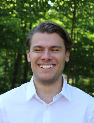 Headshot of Oliver Chapman